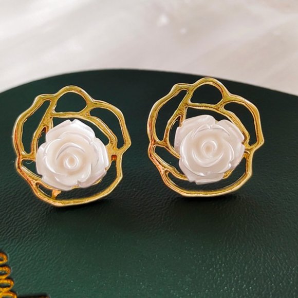 Vintage 925 Sterling Silver Earings with Flower Design Goden - Picture 2 of 2